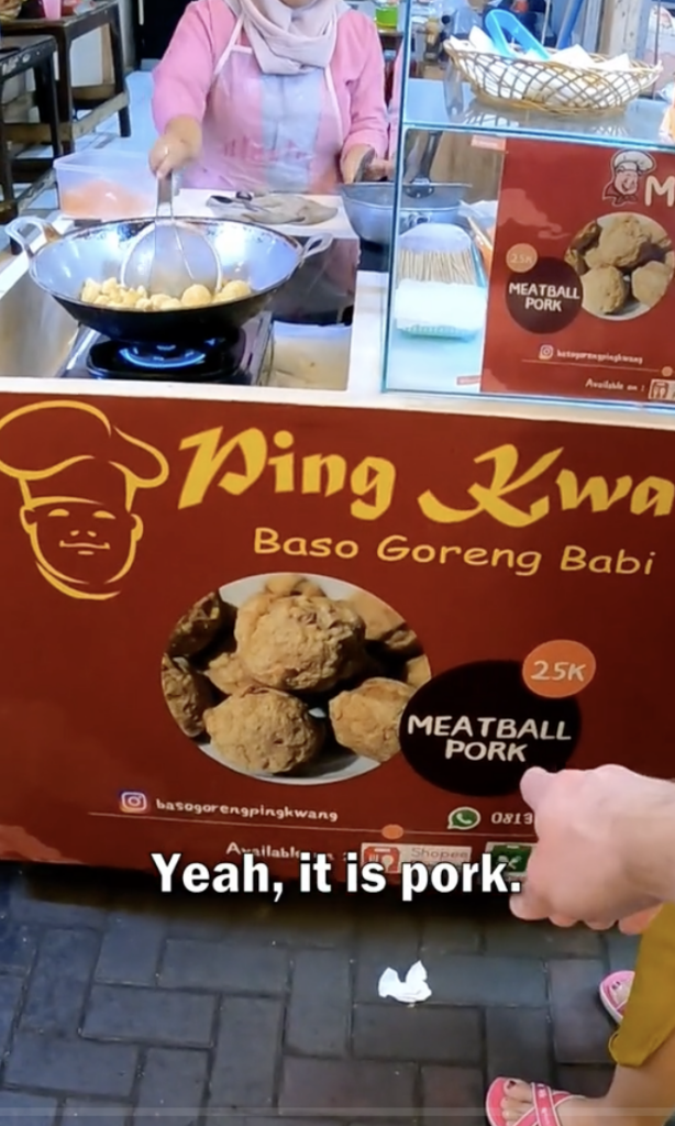 Penjual Bakso Bertudung Jual Babi, Netizen Minta Lebih Berhati-Hati